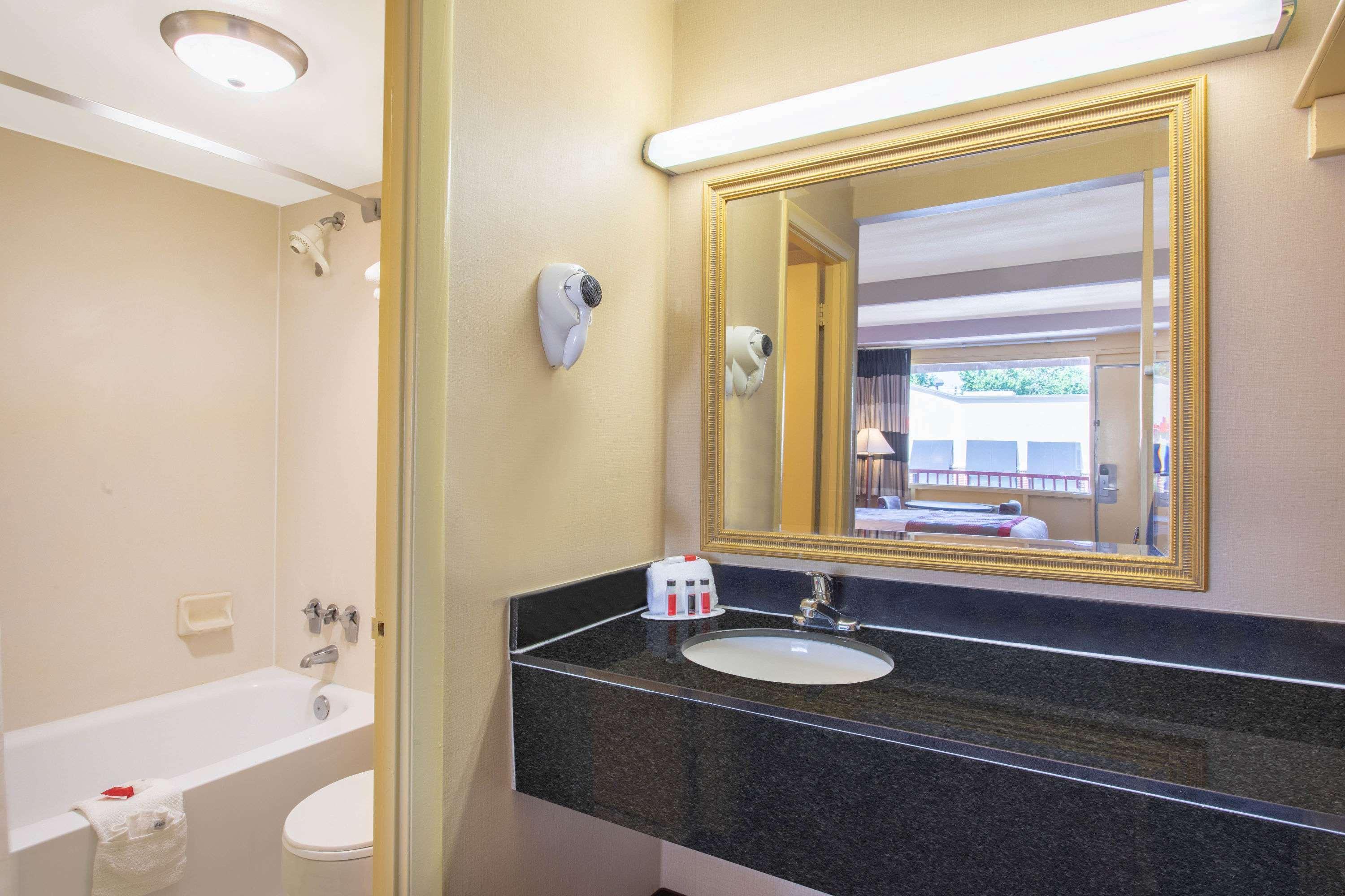 Ramada Limited Cockeysville Экстерьер фото